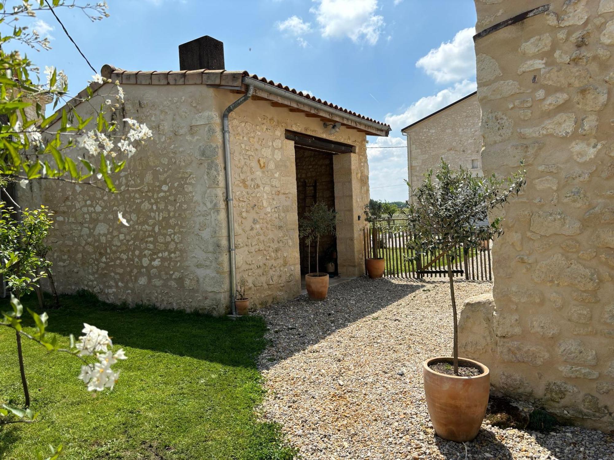 Chateau La Fon Du Berger Saint-Sauveur  Экстерьер фото